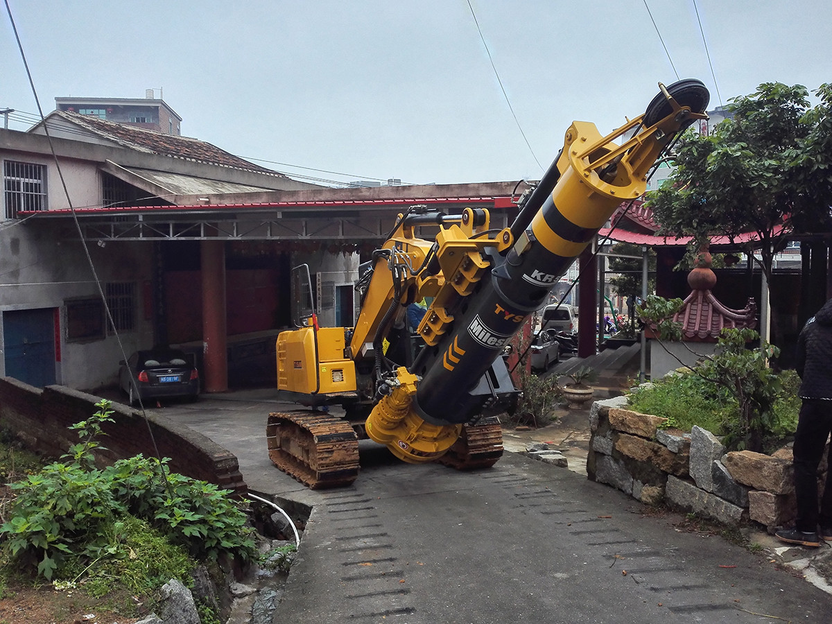 Pile Foundation Equipment , Hydraulic Rotary Piling Rig Max. Drilling ...